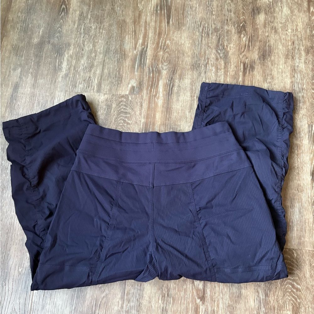 Lululemon Women’s Dance Studio Athletic Cropped Joggers Pants Size 2 - Picture 4 of 7